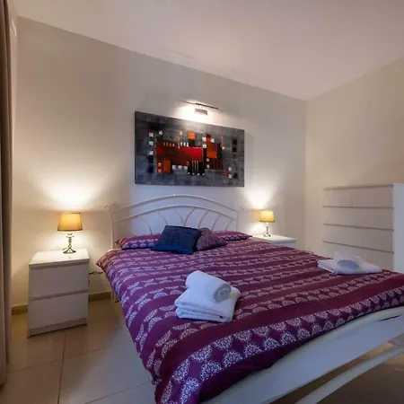 No 79 Dingli Street Apartament *